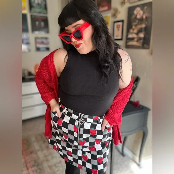 Hell Bunny Strawberry Checkered Women's Skirt - Picture 7 of 7